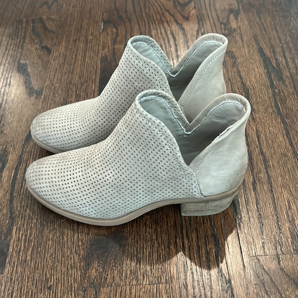 Steve Madden Suede booties
